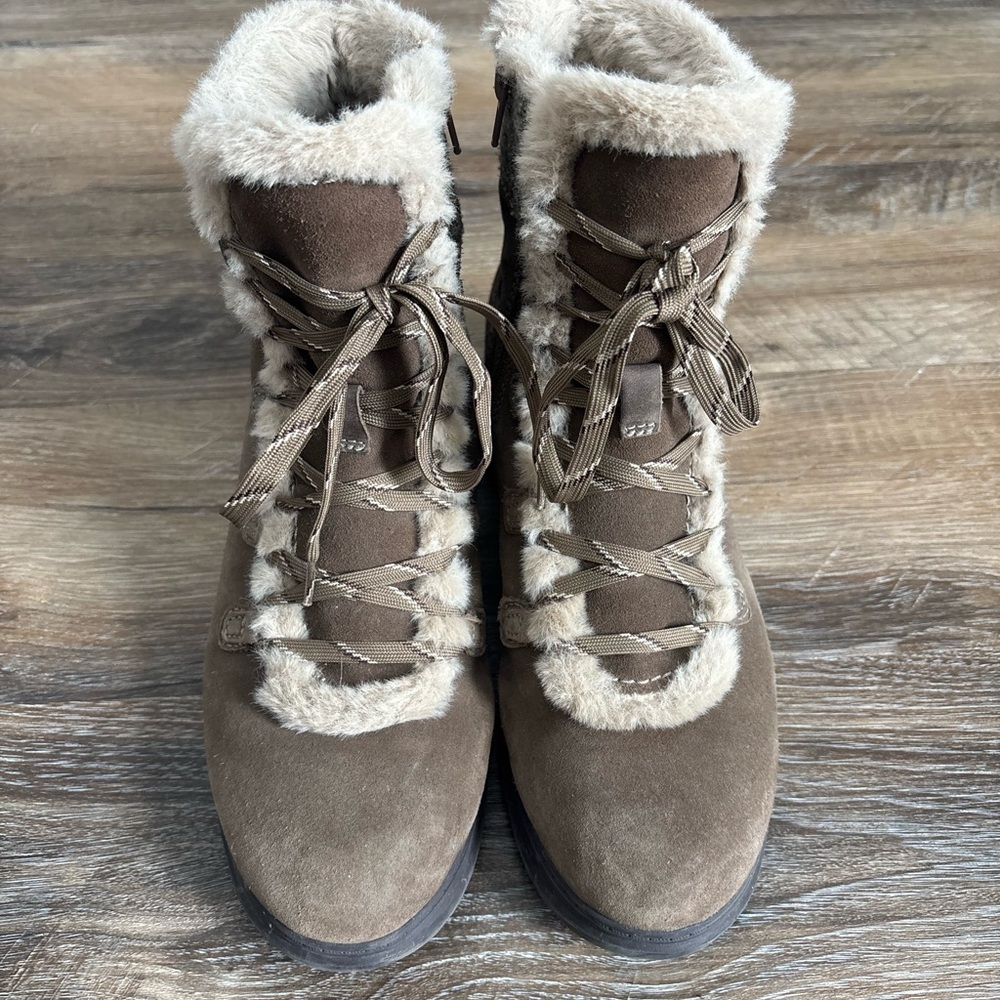 Clarks Women's Brown Faux Fur-Lined Winter Boots 9